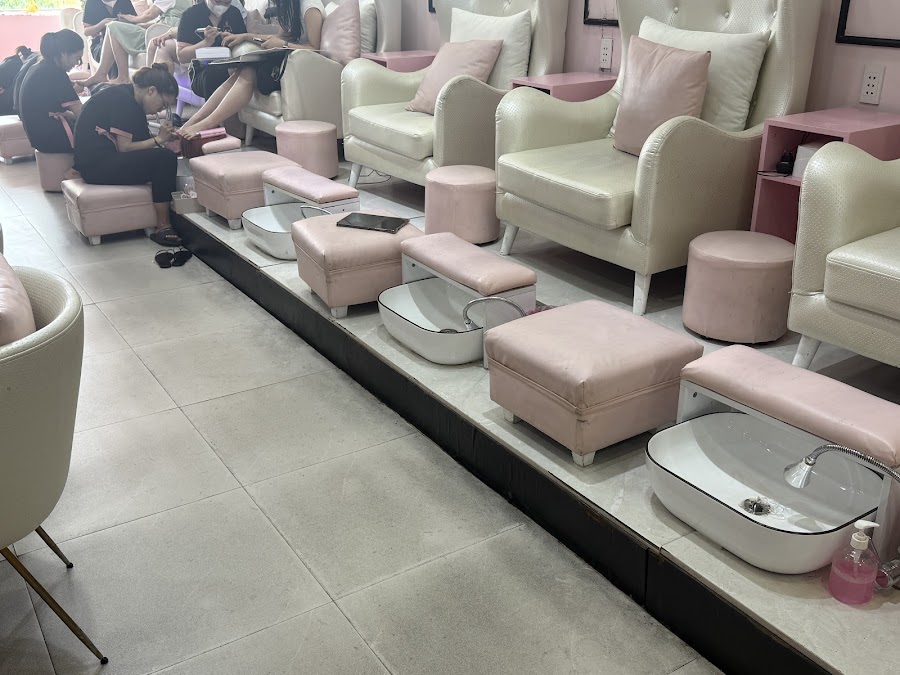 Pink Nail Studio