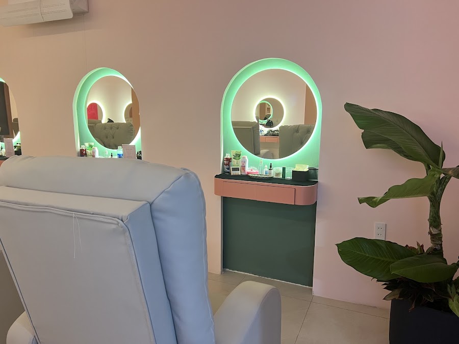 Pink Nail Studio