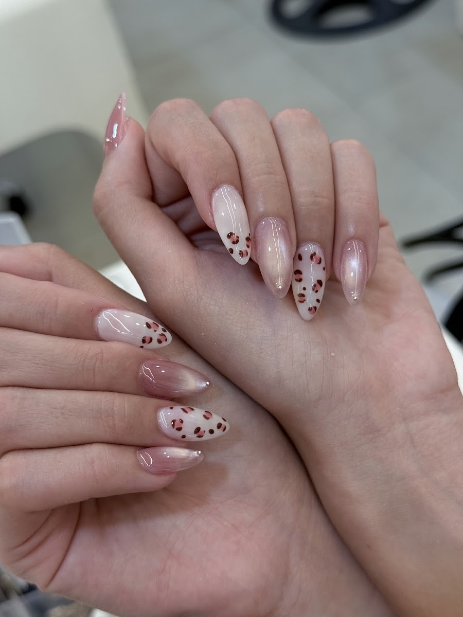 Aura Nail & Beauty