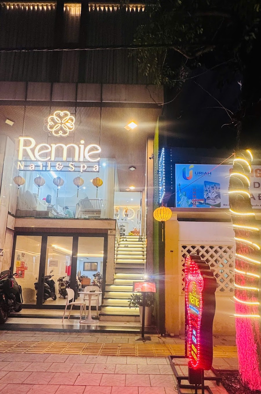 Remie Nail Spa - Shampoo - Massage