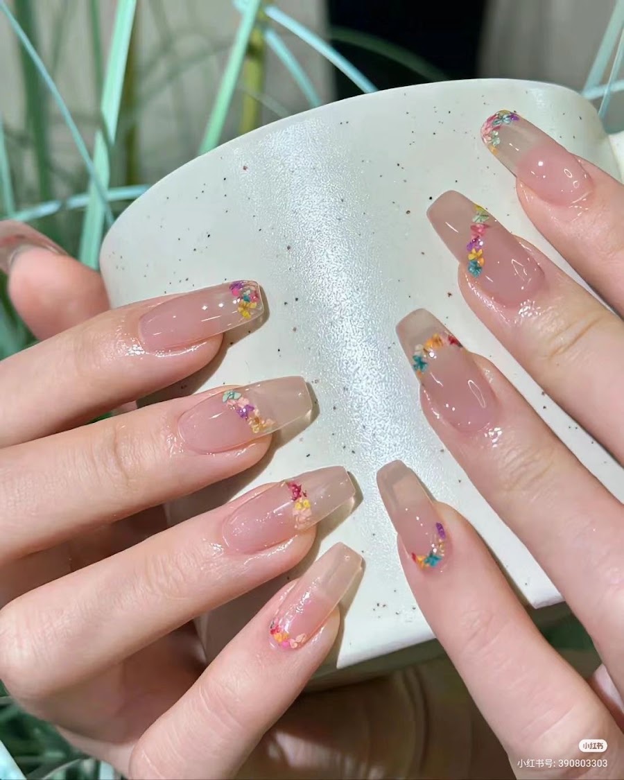 R Nail & Spa 3 ( Nail - Massage- Eyelash- Heel Scrub)