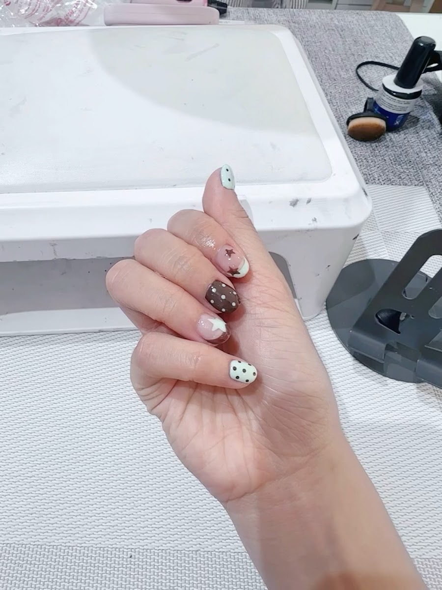 Tiệm Nail Con Ong ( Nail-Gội đầu-Uốn mi)