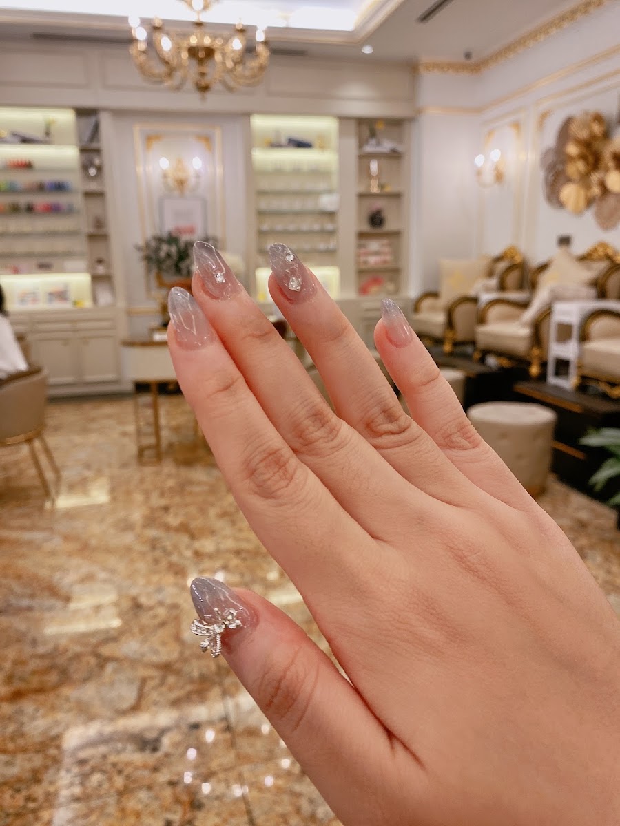 M Nail & Spa - Happy hour -50% for all massage treatments (12-6pm)