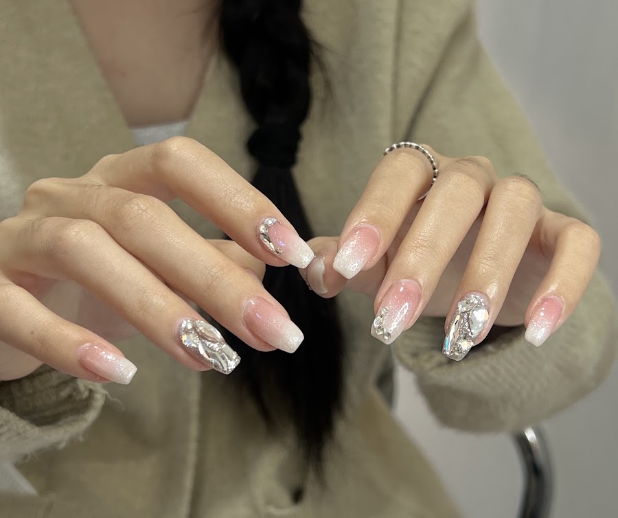 Lu-nailroom