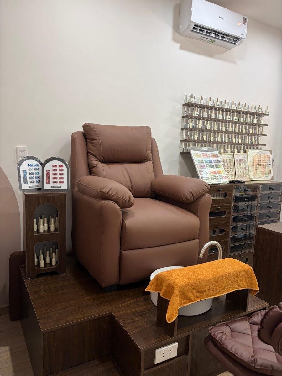 Thiên Ban Nailroom 1-1