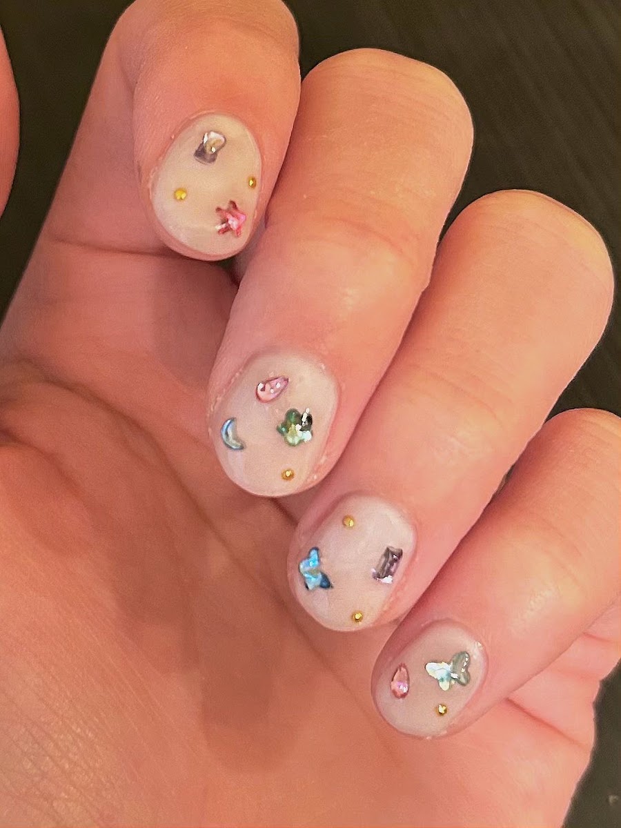 MIRA B Nails