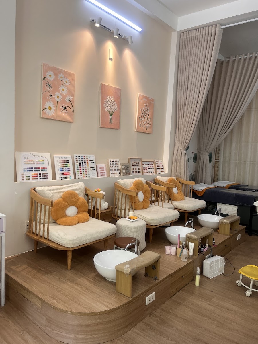 Yumi Nails Studio
